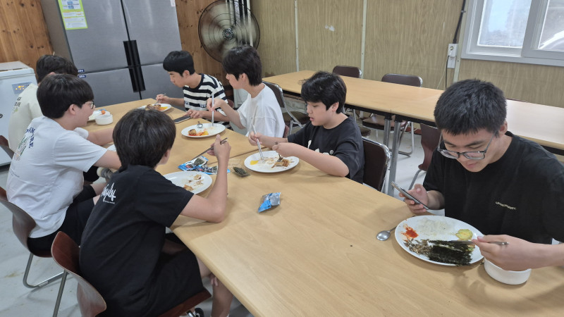 8fe5ab1eee164285a61ad02ee7cb6da9_1759654